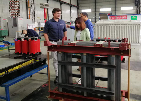 國(guó)外客戶參觀工廠